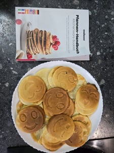 endusor® Poêle à crêpes pour enfants avec Smiley 26 cm - 3 fois anti-adhésive - pour induction Vitrocéramique gaz & électrique - Poêle à crêpes Smiley pour enfants avec Emoji Photo du client 2