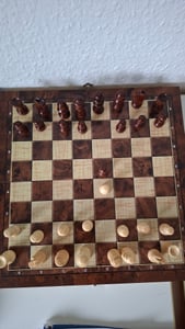 Fiqops Schachspiel Brettspiele KOMPLETTSET Schach Reiseschach Backgammon Holz 29x29CM Reiseschach Kunden-Foto 1