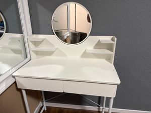 Eleganter weißer Schminktisch im Schlafzimmer mit Spiegel und Schubladen im modernen Stil groß Kunden-Foto 1