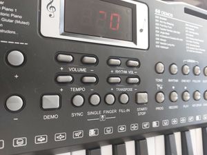 VEVOR Digitales Klavier, 61 Tasten, tragbares Keyboard-Kit, 200 Töne, 200 Rhythmen Kunden-Foto 3