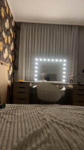 Miroir de maquillage COSTWAY Hollywood, miroir cosmétique avec 18 ampoules LED, 3 couleurs de lumière, luminosité réglable ettactile 80 x 60 cm Photo du client 1