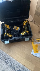 DeWalt DCK 2062 M2T Akku Kombopack 18 V DCD 709 Schlagbohrschrauber + DCF 809 Schlagschrauber + 2x Akku 4,0 Ah + Ladegerät + TSTAK Kunden-Foto 1