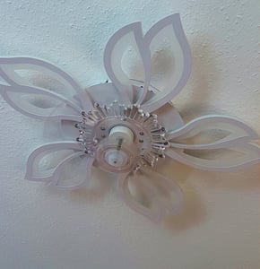 Schwarzer Moderner Deckenventilator mit Beleuchtung Ø65 cm, leisem DC Motor, APP & Fernbedienung, 6 Geschwindigkeiten, Sommer-/Winterbetrieb, Dimmbar. Kunden-Foto 1