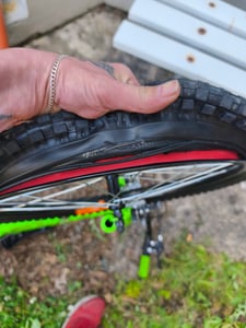Actionbikes Kinderfahrrad Zombie 20 Zoll | Kinder Fahrrad - V-Brake Bremsen - Kettenschutz - Fahrradständer - Kinderrad - 6-9 Jahre (Grün) Kunden-Foto 9