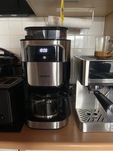 Caffettiera con macinacaffè 10 interruttori 1000W KA4813 Foto del cliente 1