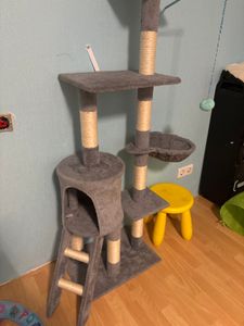 tectake® Kratzbaum Dominik 144 cm inklusive Treppe, 3 Spielmäusen und Kippschutz Kunden-Foto 6
