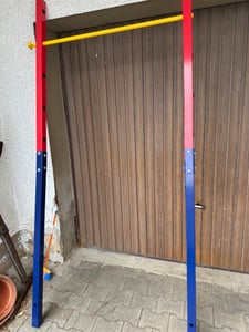 COSTWAY, sbarra singola per esercizi ginnastici, regolabile in altezza da 80 a 172 cm, stazione per trazioni in acciaio con portata fino a 330 kg, sbarra per trazioni per bambini e adulti, colore rosso Foto del cliente 2