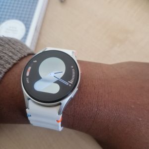 Samsung Galaxy Watch7 (44 mm, Bluetooth), 3,81 cm (1.5"), AMOLED, Touchscreen, WLAN, GPS, 33,8 g Kunden-Foto 4