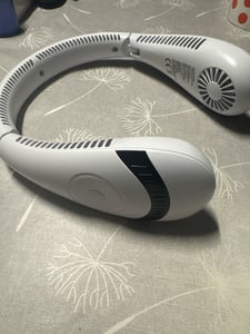 Ventilatore da collo Vulpes Goods, mini ventilatore, ventilatore portatile per il viso, USB ricaricabile, ricaricabile, 3 velocità Foto del cliente 1