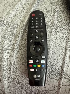 LG Magic Control MR20GA - Telecomando per Smart TV LG 2020 (riconoscimento vocale, punta e naviga, rotella di scorrimento, tastierino numerico, pulsanti per Netflix, Prime Video e Rakuten TV) Colore nero. Foto del cliente 1