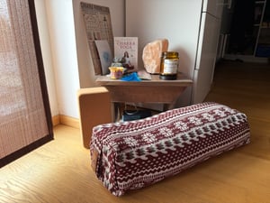 #DoYourYoga Yoga-Bolster Paravati - Buchweizenschalen - 67x22x13cm - Style9/Rot/Weiß Kunden-Foto 1