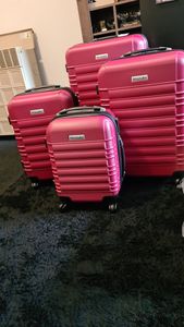 tectake® Hartschalenkoffer-Set Mila 4-teilig aus robustem ABS-Kunststoff inkl. Kofferwaage und -anhänger Kunden-Foto 1