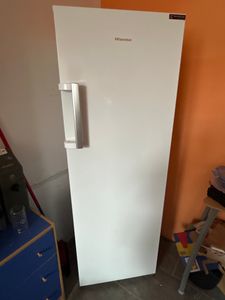 HISENSE RL415N4AWC Kühlschrank, 322 Liter, Türanschlag wechselbar, Weiß Kunden-Foto 1