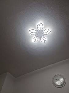 Schwarzer Moderner Deckenventilator mit Beleuchtung Ø65 cm, leisem DC Motor, APP & Fernbedienung, 6 Geschwindigkeiten, Sommer-/Winterbetrieb, Dimmbar. Kunden-Foto 2