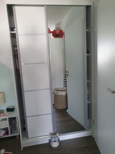 Schwebetürenschrank Kleiderschrank GAP 160 cm Schrank Garderobe Spiegel.Verschiedene Farben (Weiß, Schwarz, Somona). Möbel vom Hersteller! Kunden-Foto 2
