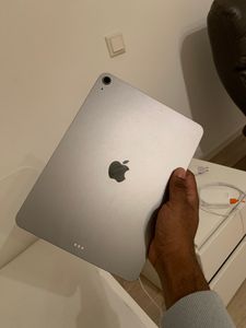 Apple iPad Air, 33 cm (13"), 2732 x 2048 Pixel, 128 GB, 8 GB, iPadOS 18, Grau Kunden-Foto 1