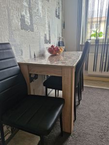 Modernes Esszimmer-Set Küche Tisch Und 4 Stühle Viki Sonoma / Schwarz Kunden-Foto 2