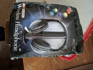 Bezdrátová sluchátka 5 v 1 – HiFi Deep Bass, FM rádio, sluchátka přes uši s monitorováním pro PC, TV a audio zařízení Fotografie od zákazníka č. 1