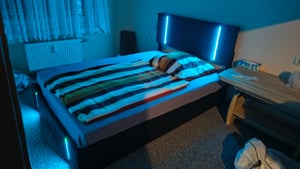 ProximaX Polsterbett 160x200cm mit USB, hydraulisches Boxspringbett mit LED, Lattenrost und Stauraum, Doppelbett Holzbett Jugendbett Kunstleder, Schwarz Kunden-Foto 1