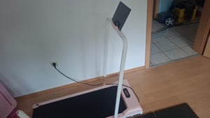 MERAX Laufband elektrisch, Underdesk Treadmill, Walking Jogging Pad Klappbar 1-6 km/h mit Fernbedienung, Bluetooth, LED-Display Kunden-Foto 2