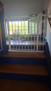 XMTECH Türschutzgitter Treppengitter Türgitter Treppen Absperrgitter Auto-Close für Kinder Baby Ohne Bohren, 85-95cm ,Schwarz Kunden-Foto 5