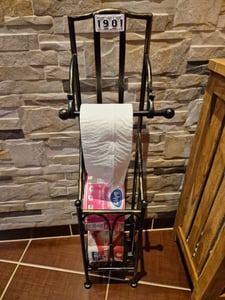 BELIANI Toilettenpapierständer Schwarz Metall Antik Optik Vintage Retro freistehend Gäste-WC Badezimmer Bad Ausstattung Accessoires WC Garnitur Möbel Kunden-Foto 2