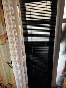 SONELLO Aluminium Jalousie 60cm x 220cm Schwarz Alu Jalousie Klemmfix ohne Bohren Sichtschutz Blendschutz Lichtschutz Sonnenschutz für Fenster und Türen Kunden-Foto 2