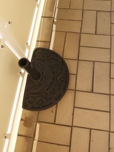 Sonnenschirmständer halbrund