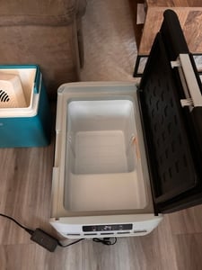 Chladicí box VEVOR s kompresorem, 25 l, přenosná autochladnička s nastavitelnou teplotou a ovládáním přes aplikaci, chladnička 12/24 V DC a 100–240 V AC pro outdoorové kempování, cestování a karavany Fotografie od zákazníka č. 1