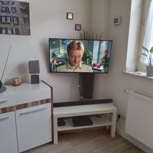 Uchwyt ścienny do telewizorów FCH o przekątnej od 26 do 50 cali, z poziomnicą, z możliwością pochylania i obracania, do standardu VESA maks.: 200x200, do 30 kg – czarny Zdjęcie produktu od klienta nr 3