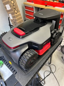 MOVA LiDAX Ultra 1600 Mähroboter (inkl. Garage) – bis 1600㎡, 3D-LiDAR & AI Vision, 5 cm Kantenschnitt, Tierschutz-Modus Kunden-Foto 4