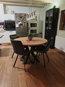 Table extensible ronde Dekori pour salle à manger ou salon, style industriel et loft, finition RAL, diamètre : 120 / 220 cm, couleur : chêne Craft Gold Photo du client 1