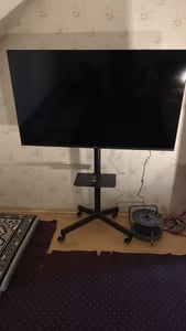 Yaheetech TV Ständer 32-75 Zoll TV Halterung mit Rollen höhenverstellbar, Max. VESA 600 x 400 mm, mit Doppelstangen & Ablage Kunden-Foto 2