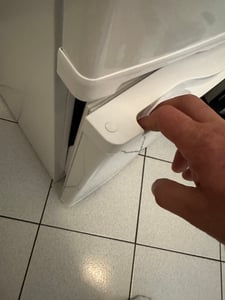 MEDION Mini Kühl-Gefrierkombination (85 Liter, 61L Kühlteil, 24L Gefrierteil, freistehend, 40 dB, transparente Gemüseschublade, Türanschlag wechselbar, MD 37689) weiß Kunden-Foto 1