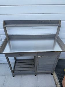 M MCombo Pflanztisch mit Schublade, Ablage, Verzinkter Arbeitsplatte & Schrank, Gärtnertisch Wetterfest mit 3 Haken, Balkon & Terrasse, 2049 Kunden-Foto 2