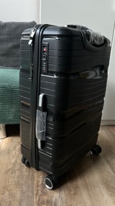 SKYCASES Travel One – Mittelgroßer-Koffer 68 L - Hartschalenkoffer aus Polypropylen – mit 4 Rollen & Kombinationsschloss – 41 x 24 x 69 cm - Hellrosa Kunden-Foto 5