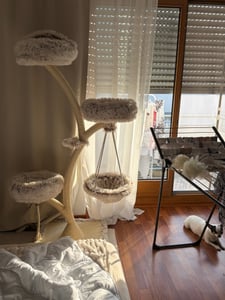 Tiragraffi di design Fudajo con lettino appeso, tiragraffi per gatti 59 x 59 x 169 cm, albero per gatti fino a 15 kg con sisal e peluche, mobili per gatti a 3 livelli Foto del cliente 2