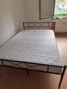 Yaheetech Metalowa rama łóżka 140 x 200 cm, rama łóżka z zagłówkiem w kształcie skrzydła, czarna Zdjęcie produktu od klienta nr 1