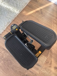 TREX SPORT 2in1 Mini-Stepper mit Expandern TX-070SP Twiz |Trainingscomputer, LCD Display, 150kg Belastbarkeit |Fitnessgerät Treppenstepper für Zuhause Kunden-Foto 2