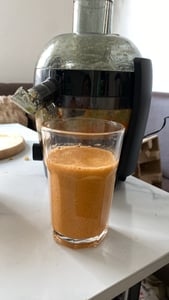 Philips Viva Collection zentrifugal Entsafter, 1.5 L, NutriU-Rezepte-App, QuickClean, 500 W, Schwarz (HR1832/00) Kunden-Foto 4