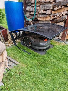 AREBOS tosaerba robotizzato garage | tosaerba robotizzato Automower | pensilina 102 x 79 x 46 cm | resistente alle intemperie + protezione UV | con piedi in metallo Foto del cliente 2