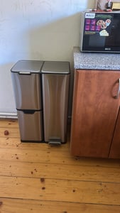 Cestino Relaxdays, 3 scomparti, 60 L, secchi interni estraibili, chiusura ammortizzata, pedale, acciaio inossidabile, separatore di rifiuti da cucina, argento Foto del cliente 1