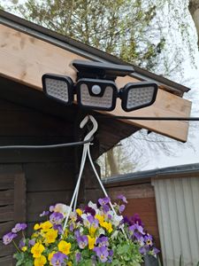 LED Solar -Außenleuchten,Bewegungsmelder Solarstrahler,IP65 wasserdichtes,Solar Außenwandleuchten,360 Rotation Gartenleuchten Kunden-Foto 1