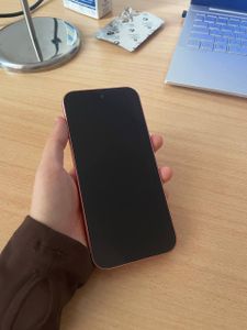 Google Pixel 9 , 16 cm (6.3"), 12 GB, 256 GB, 50 MP, Android 14, Weiß Kunden-Foto 2