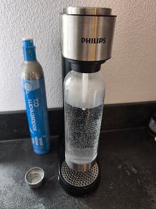 PHILIPS AQUA  Soda Maker Wassersprudler + 425 g CO²-Zylinder + 1 PET-Flasche 1 Liter, schwarz Kunden-Foto 1