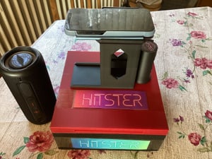 Hit-Turm kompatibel für Hitster Spiel Hit-Station Turm Kartenleser Handyhalter Kunden-Foto 1