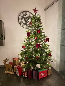 Albero di Natale artificiale Premium 180 cm - con supporto in legno, abete Nordmann, abete artificiale, realistico, rami fitti con LED Foto del cliente 3