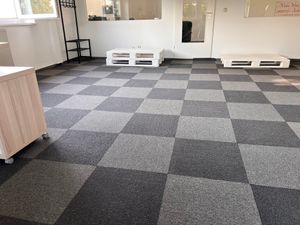 Teppichfliesen Moscow Selbstliegend Bodenbelag Büro Hotel & Wohnraum pflegeleicht 50x50 cm Dunkelbraun Kunden-Foto 3
