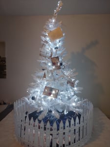 COSTWAY 240cm albero di Natale artificiale con 1138 punte, aghi in PVC e supporto in metallo, albero di Natale ideale per casa, ufficio e negozi, bianco Foto del cliente 6