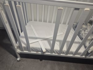 Cangaroo Babybett Wing 120 x 60 cm Gitterbett Buchenholz Räder 3 Höhenpositionen weiß Kunden-Foto 4